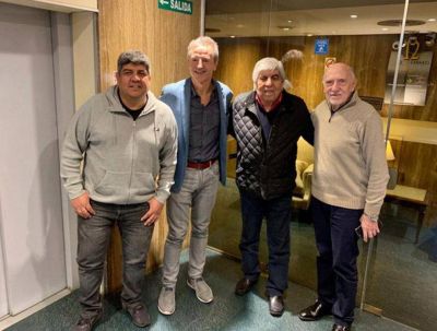 Hugo y Pablo Moyano se reunieron con los directivos del gremio del seguro