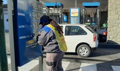 Por suba de impuestos, la nafta deber�a aumentar 70 centavos en agosto