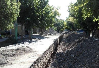 Estiman que en 20 d�as habr� soluci�n para las retrasadas cloacas de Rivadavia