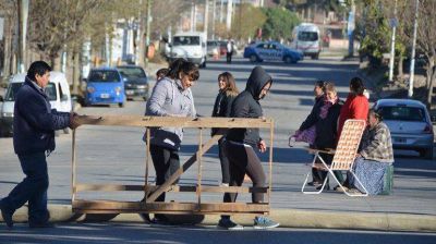 Volvieron a cortar P�rez Novella para que habiliten la obra cloacal