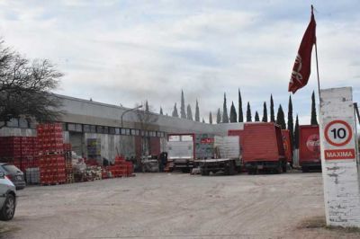 No reparten Coca Cola por un conflicto con la empresa distribuidora