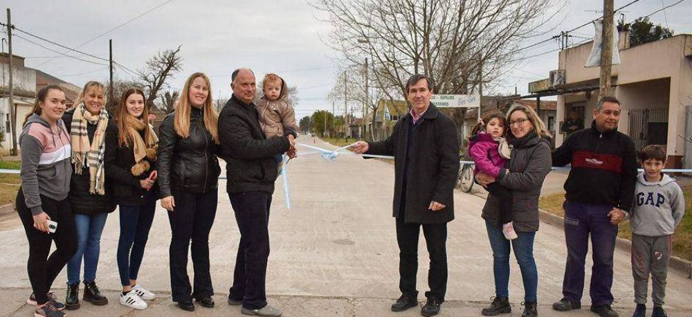 Intendente Harispe inaugur el pavimento en la avenida Valentn Etessano 
