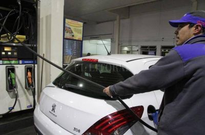 Se posterga el aumento del precio de los combustibles