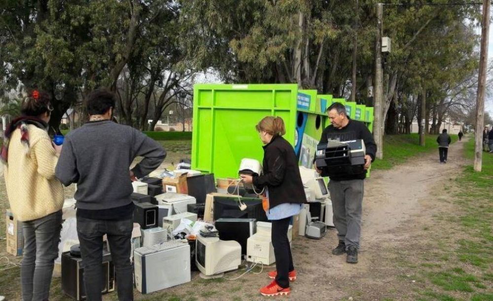 Campaa de recoleccin basura electrnica en Parque Avellaneda