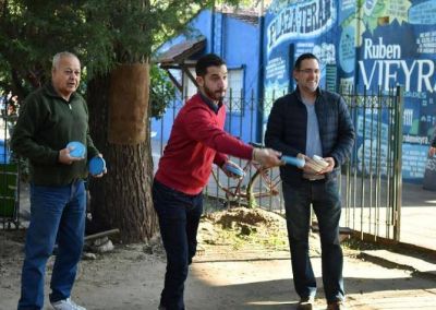 Tombolini visit� una asociaci�n de jubilados y critic� el modelo econ�mico