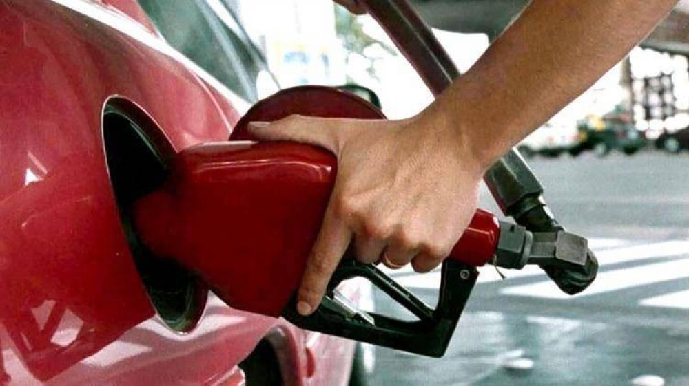 Por la recesi�n y la suba de precios, el consumo de combustibles premium se derrumb� 25% en el semestre