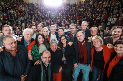 Alberto Fern�ndez: caravana y cumbre con gobernadores