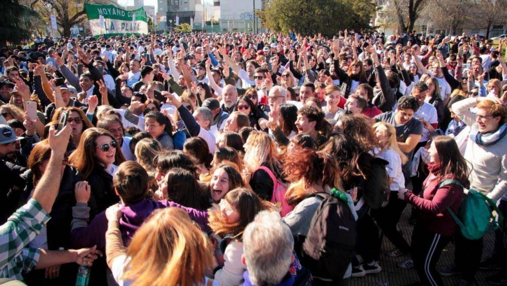 Tolosa Paz convoc 2000 militantes para repartir sus boletas