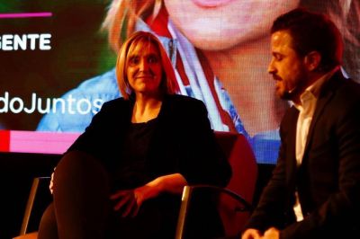 Baragiola fue la anfitriona del economista Martin Tetaz ante 200 empresarios locales