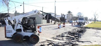 Con trabajos sobre la 53, comenz� la obra de repavimentaci�n de las calles del microcentro