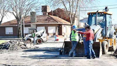 L�pez verific� el avance de la repavimentaci�n en las calles del microcentro