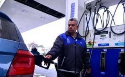 Petroleras dicen que las naftas tienen un retraso del 10% y habr� subas tras las PASO