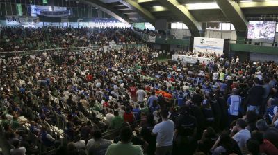 Moyano muestra su poder de fuego contra la reforma laboral