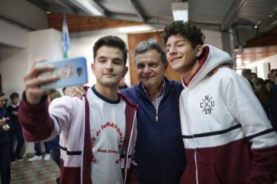 Pulti prometi� crear m�s polideportivos