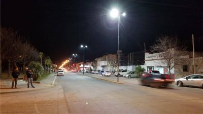 Comenz el recambio de luminarias en la avenida 75: Colocan 80 nuevas lmparas LED