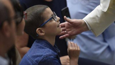 Papa en audiencia: Jes�s, a trav�s de nuestras manos, ayuda a otros a levantarse