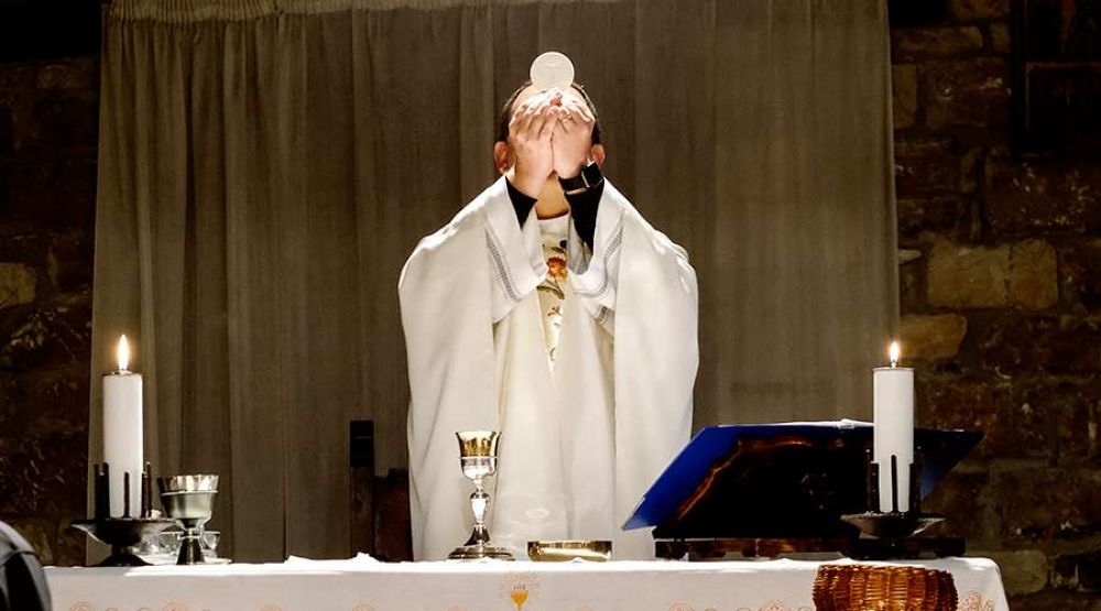 Solo un tercio de cat�licos en EE.UU. cree que la Eucarist�a es el Cuerpo de Cristo