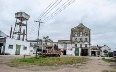 Azul: recuperaron la f�brica en 2012 y ahora la crisis los empuj� a un nuevo cierre 