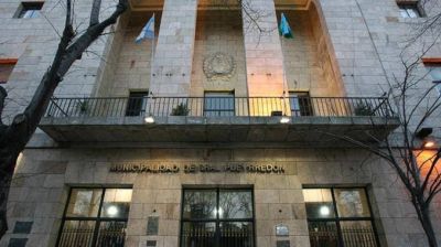 Extranjeros votan en la Municipalidad