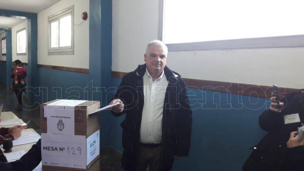 Pascual fue el primero en votar: �Participar, para nosotros es un gran festejo�