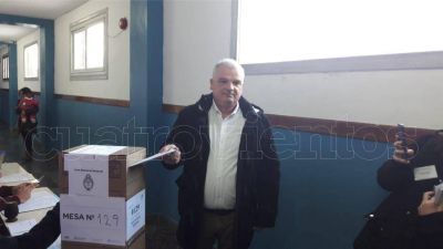 Pascual fue el primero en votar: �Participar, para nosotros es un gran festejo�