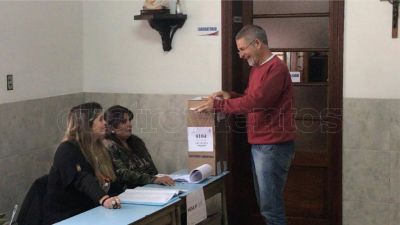 Vot� Carlos Mancino, el precandidato a intendente de la Izquierda