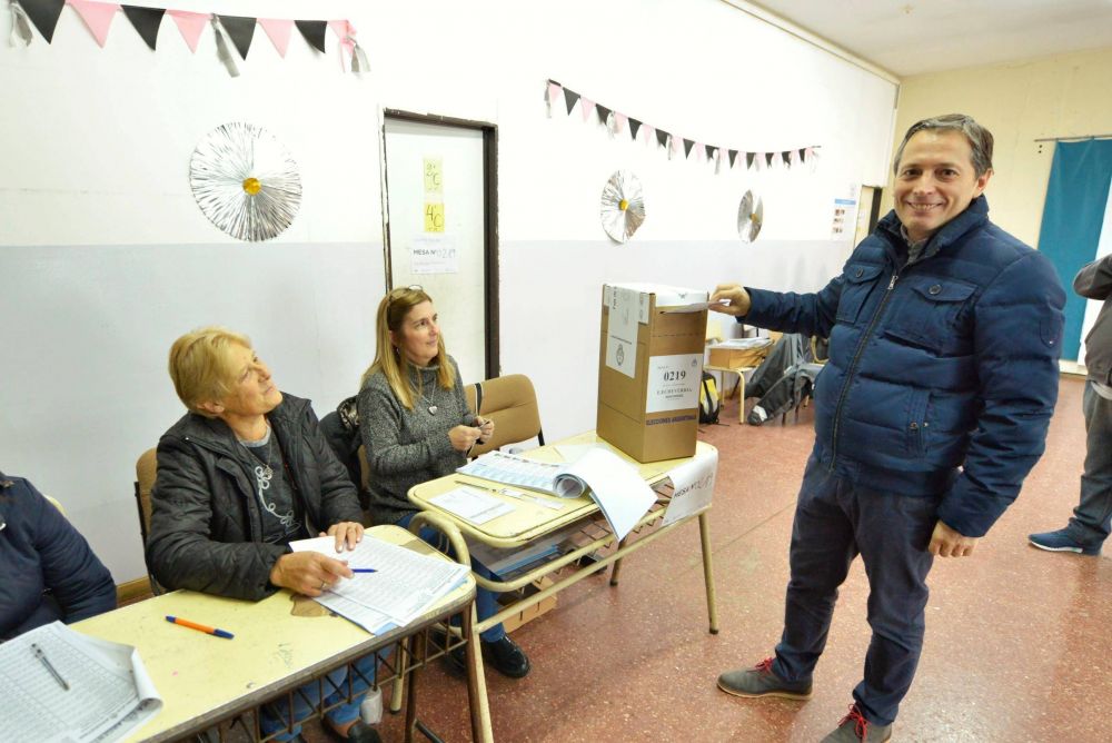 Fernando Gray: Esperamos que sea una jornada tranquila y en democracia