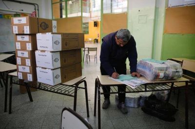 Lo que hay que mirar hoy: el camino al 45%, los votos en blanco y la asistencia