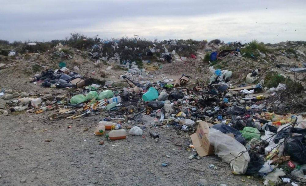 La basura sigue cubriendo la ciudad de Rawson