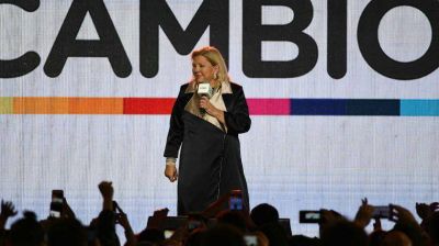 Carri� se meti� en barro para desalmidonar al PRO