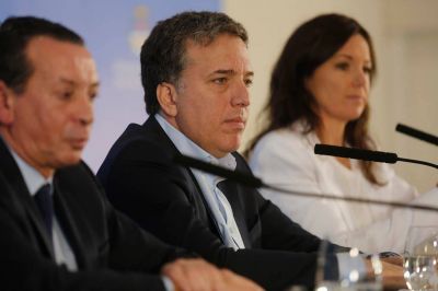Tres mensajes de WhatsApp y una jornada de fuertes rumores sobre cambios en el gabinete
