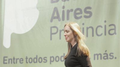 Vidal vuelve a la pelea con anuncio de bono y aumentos de salarios para estatales