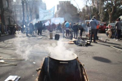 Tras la movilizaci�n frente al Municipio, organizaciones sociales no descartan instalar un acampe