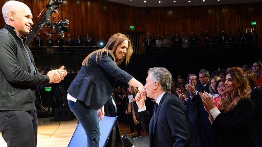 El Gobierno quiere despejar la idea de transici�n y trabaja en una contraofensiva pol�tica