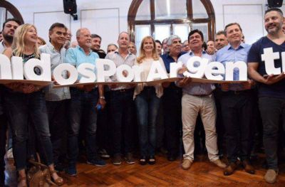 Intendentes peronistas lanzan su propio bono anti crisis y marcan la cancha tras las PASO