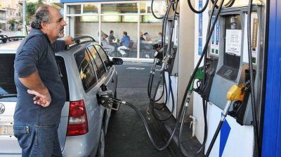 Por el congelamiento de las naftas, el Gobierno convoca a las petroleras