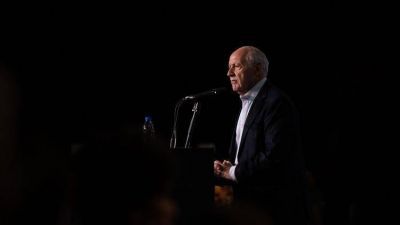 Roberto Lavagna hace equilibrio entre el pedido de gobernabilidad de Mauricio Macri y los gui�os de Alberto Fern�ndez