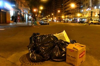 Por una medida de fuerza de Camioneros, no habr� en la ciudad recolecci�n de residuos