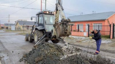 Trabajos de se�alizaci�n y reparaci�n de redes cloacales en diversos puntos de R�o Gallegos