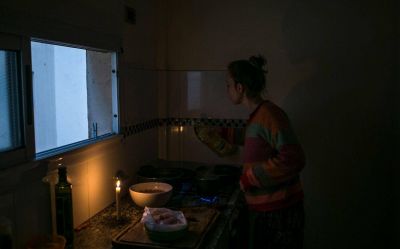 En Villa del Plata y El Rinc�n se quejan por falta de luz y Edelap destaca avances en Zona Norte