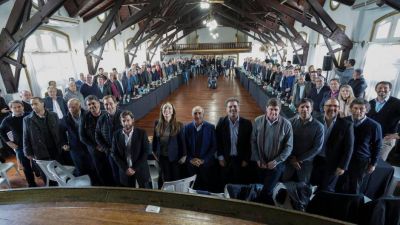 En un encuentro de Vidal con intendentes cuestionaron a Pe�a y lamentaron no desdoblar la elecci�n