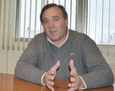 Juan Aicega. �Lo del tren r�pido de Fernanda Raverta es una falta de respeto a los marplatenses�