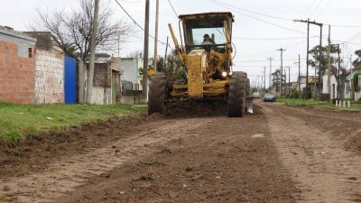 Con todas las motoniveladoras en acci�n, mantienen las calles de Necochea y Quequ�n 