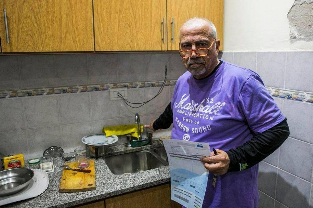 Se estiran las penurias por la escasez de agua potable y en Parque Saavedra no dan m�s