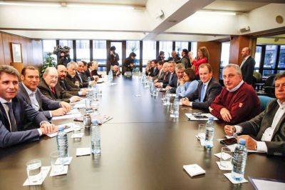 Los gobernadores, a un paso de ir a la Corte por la rebaja de impuestos