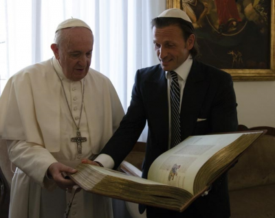 Francisco profundiza su amistad con la cultura hispana y jud�a