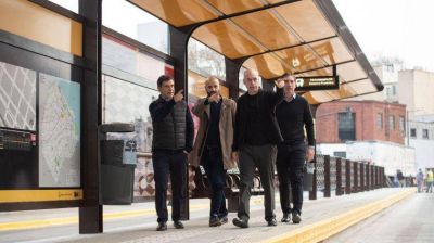 Larreta en campa�a prometi� bajar impuestos y eliminar las barreras del tren Sarmiento