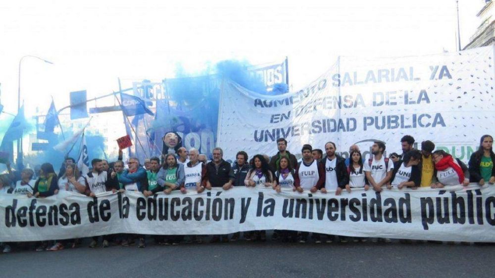 El bono de 5 mil pesos para estatales no correr para los docentes universitarios