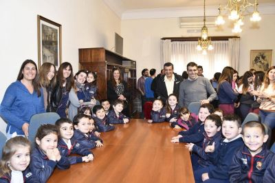 El Intendente recibi� a los alumnos que nos representar�n en la etapa provincial de la Feria de Ciencias