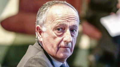 UIA y CGT ya negocian en secreto un bono salarial